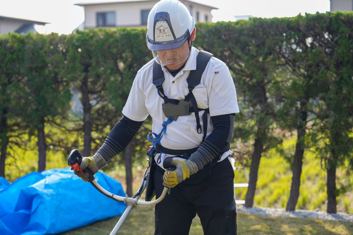草むしりを実施 | 佐賀県吉野ヶ里の便利屋なら家工房 吉野ケ里・神埼店